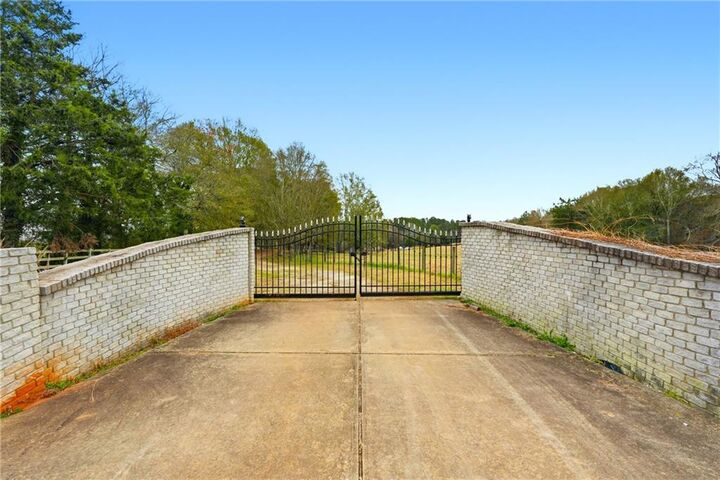 Property Photo: 1295 Double Bridge Road GA 30680
