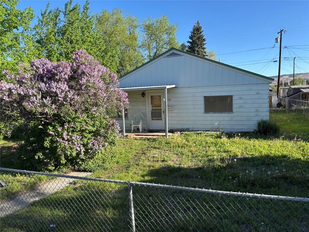 Property Photo:  1121 Hobson Avenue  MT 59701 