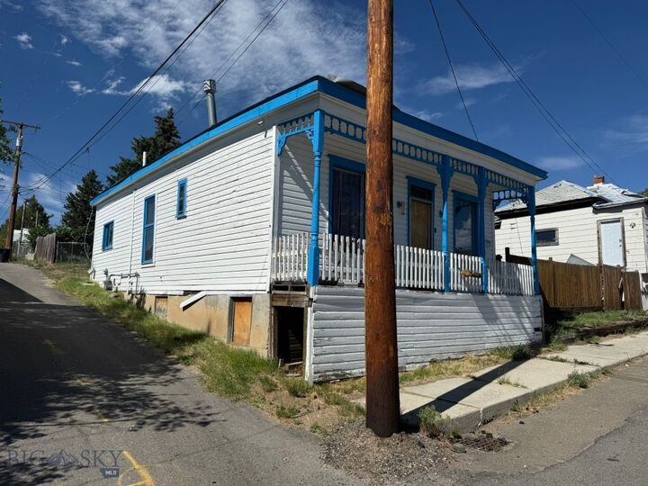 Property Photo: 605 Caledonia MT 59701