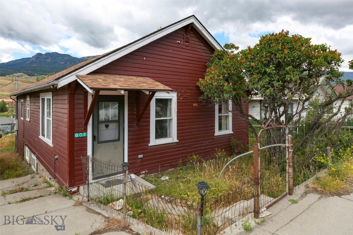 Property Photo: 607 Scott Street W MT 59030
