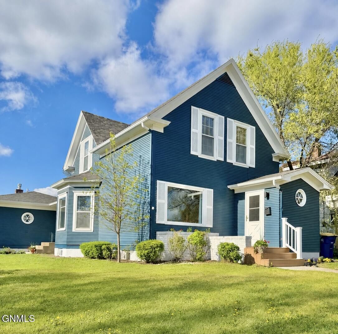 Property Photo:  303 6th Street NE  ND 58401 