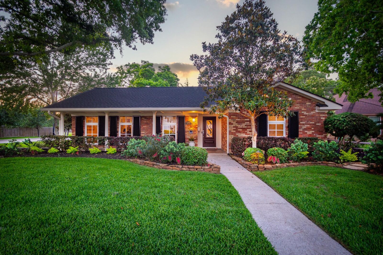 Property Photo:  2503 Baycrest Drive  TX 77058 