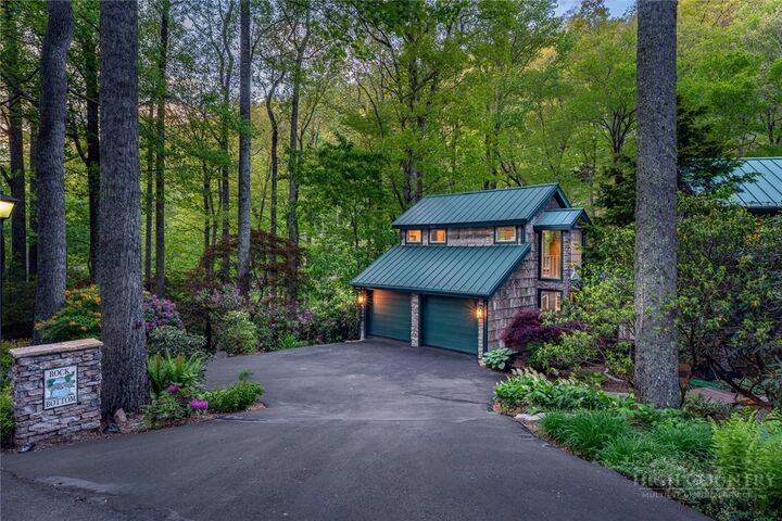 Property Photo:  220 Cobble Creek Lane  NC 28607 