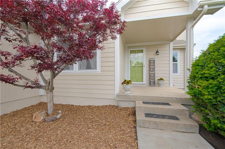 Property Photo:  230 W Skylark Street  KS 66030 