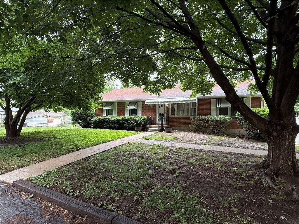 Property Photo:  3113 S Scott Avenue  MO 64052 
