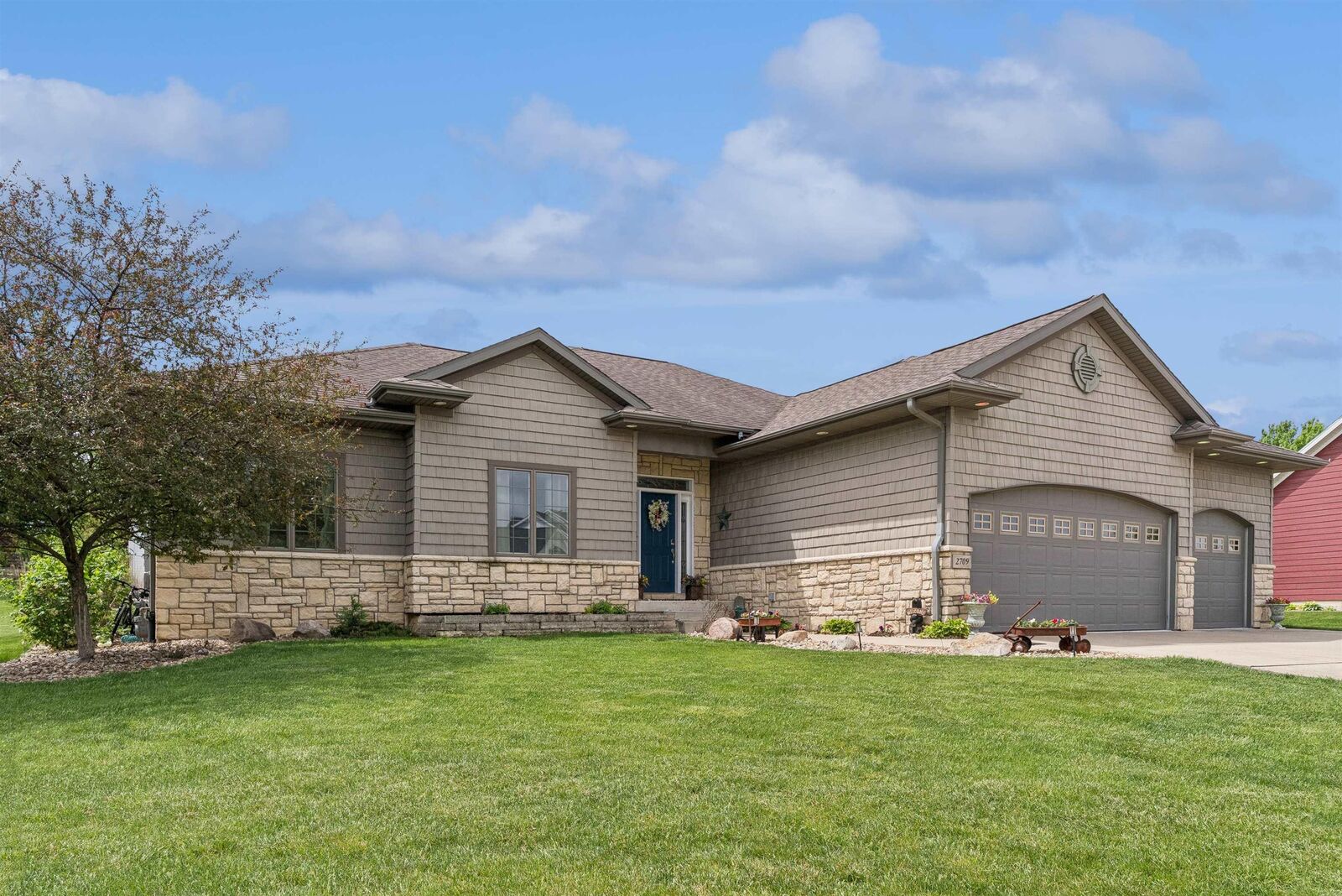 Property Photo:  2709 Falcon Lane  IA 50613 