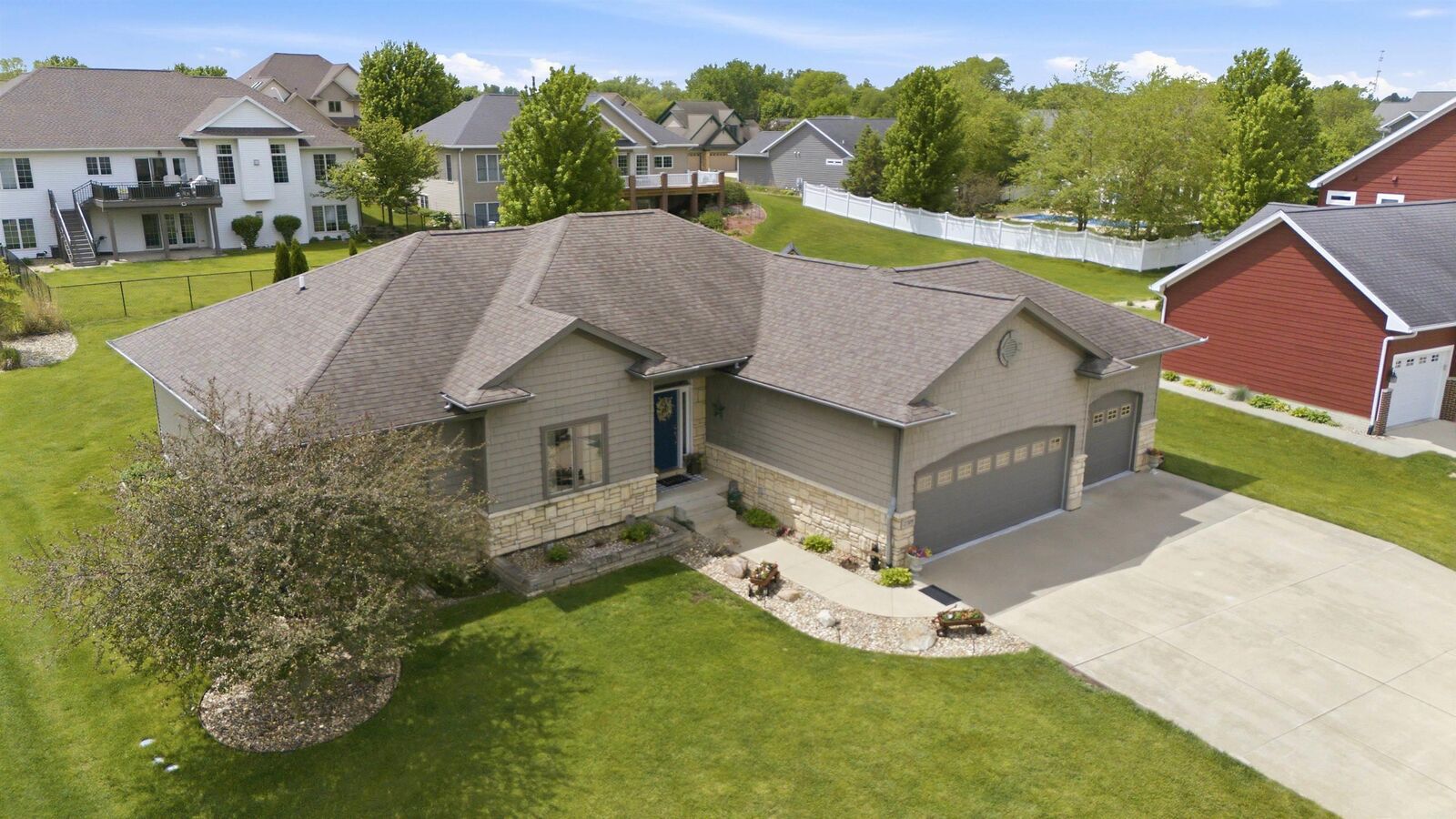 Property Photo:  2709 Falcon Lane  IA 50613 