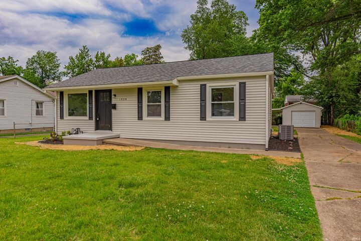 Property Photo:  1628 E Blackford Avenue  IN 47714 