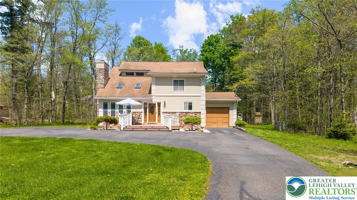 Property Photo:  111 Sir Lyonnesse Court  PA 18347 