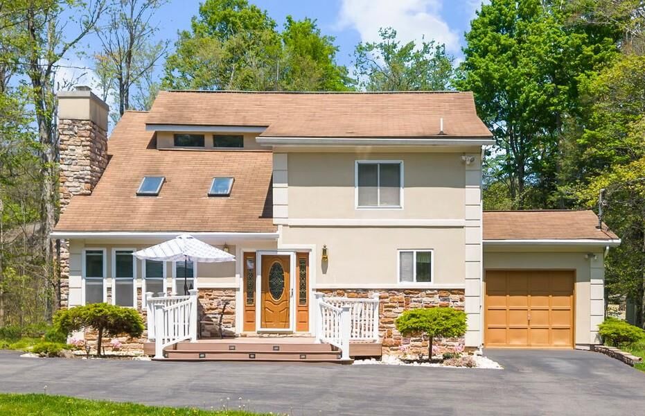 Property Photo:  111 Sir Lyonnesse Court  PA 18347 