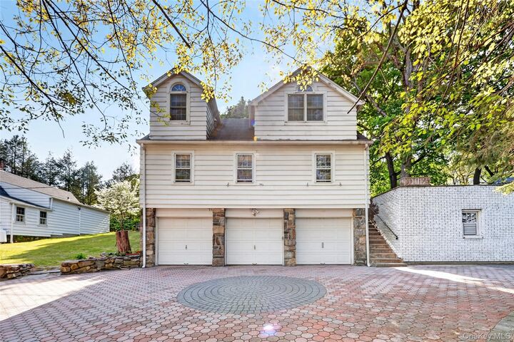 Property Photo:  6 Raven Way  NY 10570 