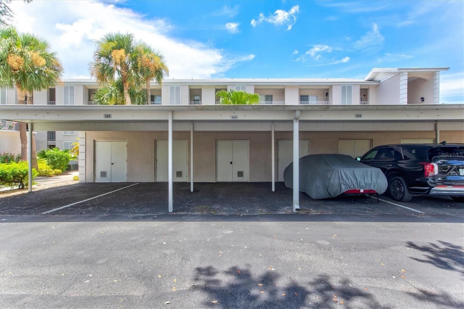 Property Photo:  437 Cerromar Lane 424  FL 34293 