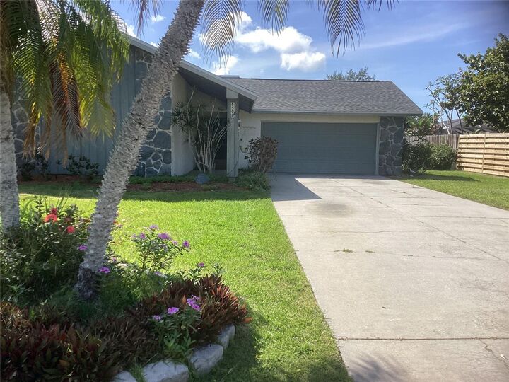 Property Photo:  6508 Waterford Circle  FL 34238 