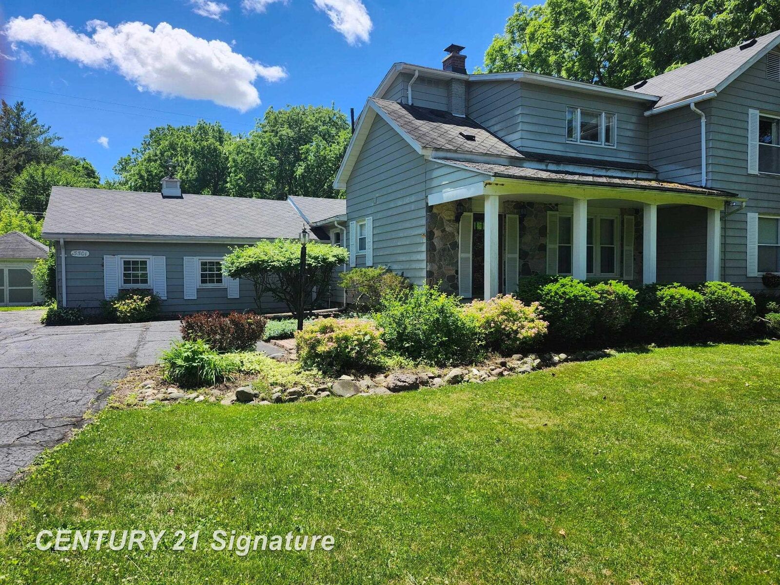 Property Photo:  5501 Calkins Road  MI 48532 