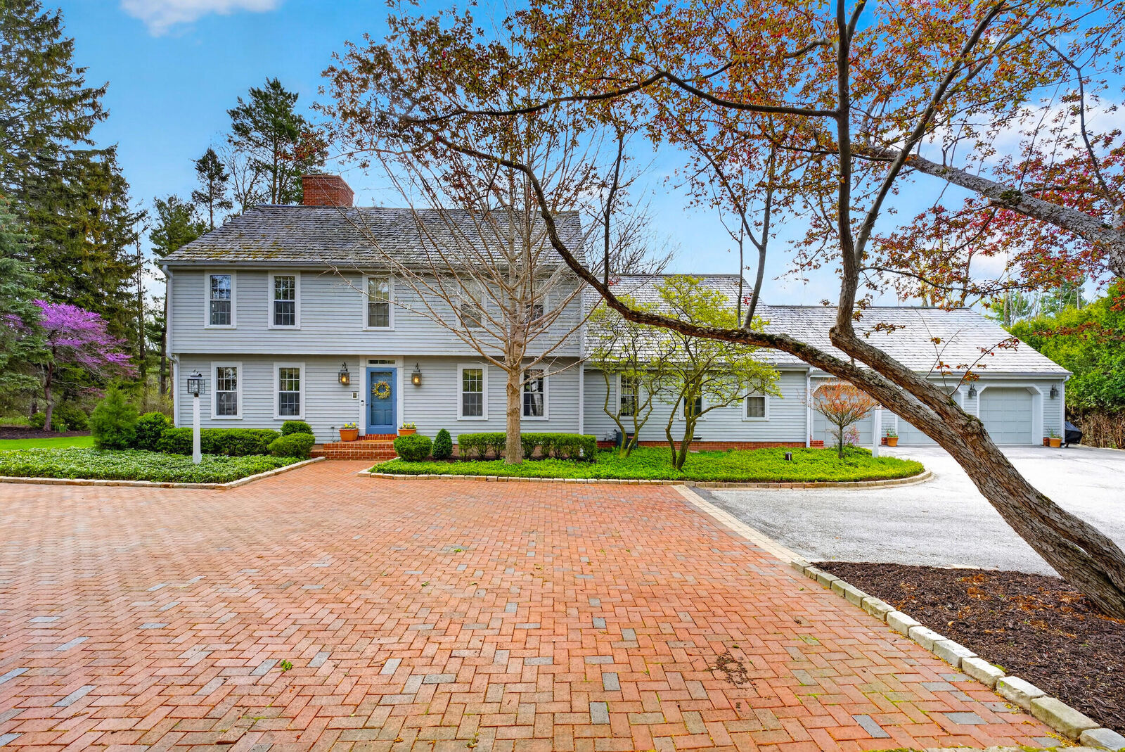 Property Photo:  125 W Glenview Ct  WI 53092 