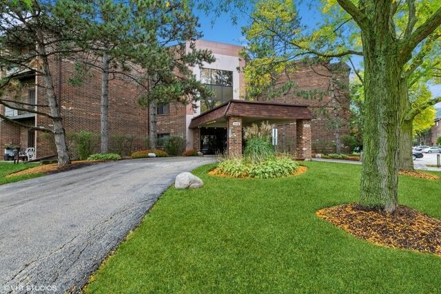 Property Photo:  