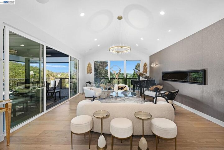 Property Photo:  166 Castle Crest Rd  CA 94507 