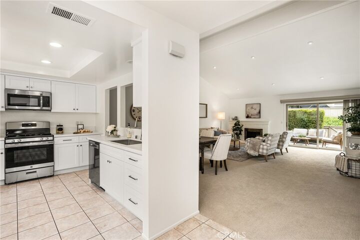 Property Photo:  9 Driftwood 22  CA 92604 