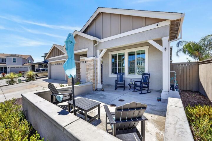 Property Photo: 408 Camas Court CA 95747