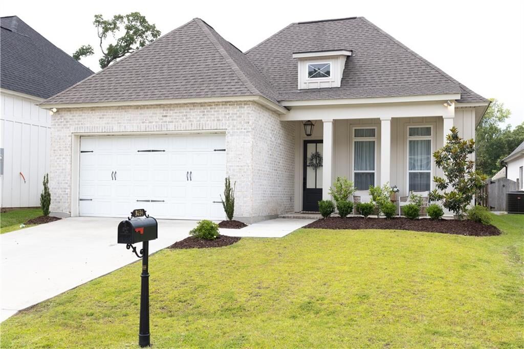 Property Photo: 3034 Moss Point Lane LA 70447