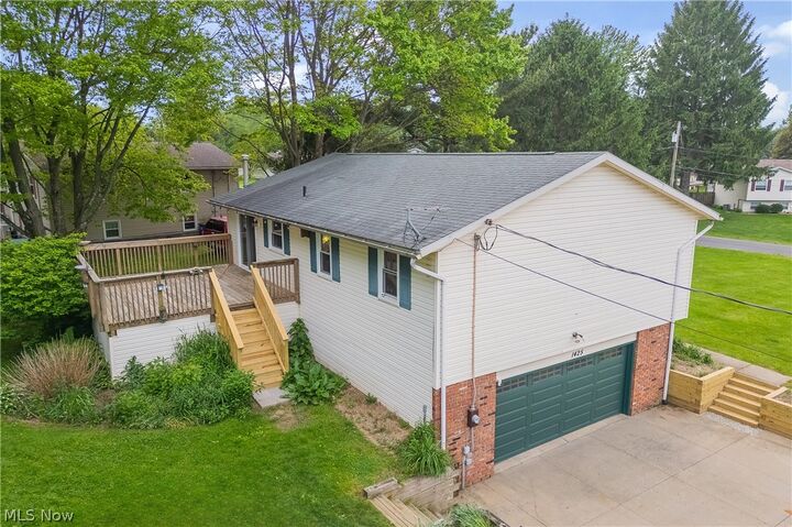 Property Photo:  1425 Galaxy Drive  OH 44260 