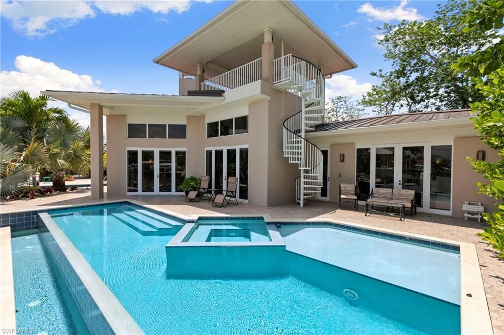 Property Photo:  622 Bimini Ave  FL 34145 