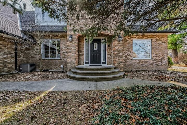 Property Photo: 208 Victoria Street ON N3Y 4K2