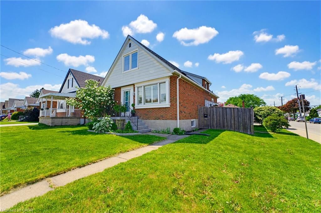 Property Photo: 140 Parkdale Avenue S ON L8K 3P4