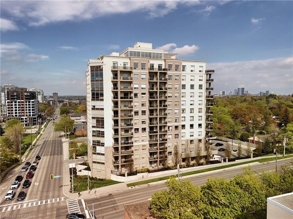Property Photo:  223 Erb Street W 405  ON N2L 0B3 