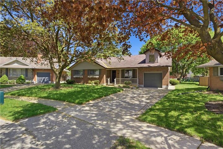 Property Photo: 34 Yule Place ON N2B 2J8