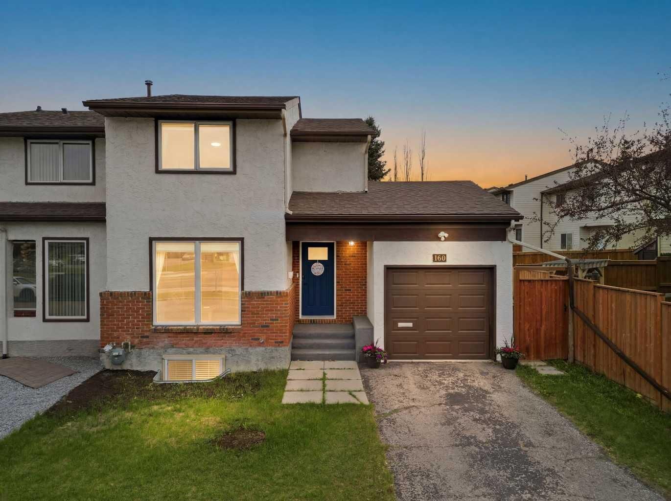 Property Photo:  160 Silvergrove Hill NW  AB T3B 4Z5 
