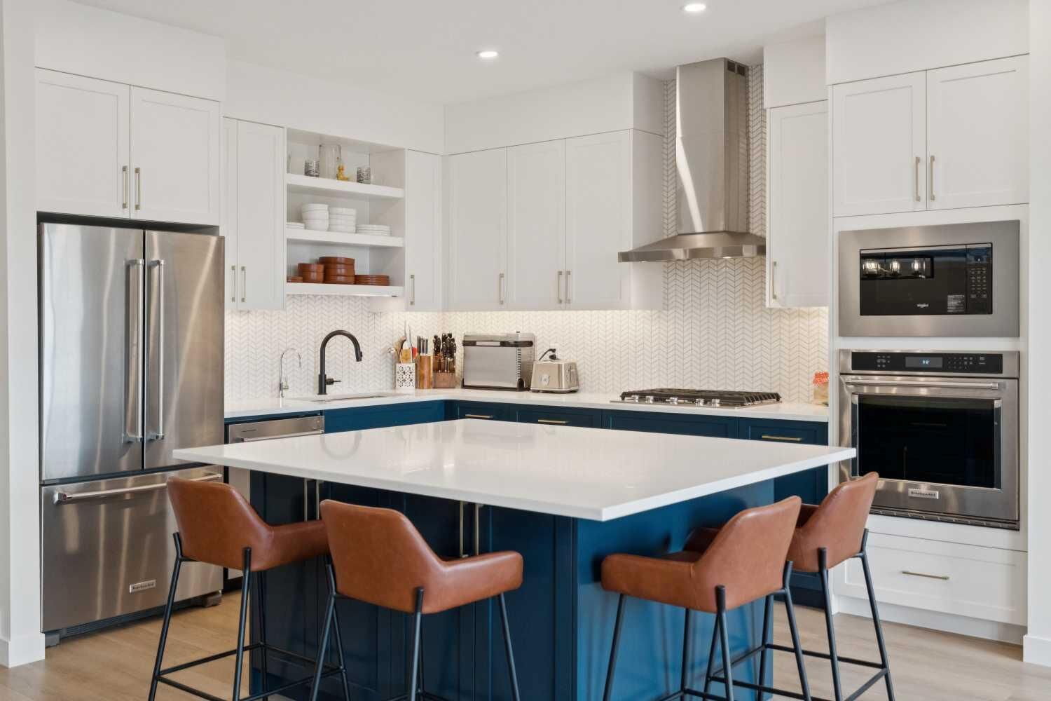 Property Photo:  195 Greenwich Drive NW  AB T3B 6P1 