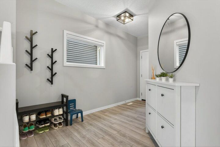 Property Photo:  665 Creekmill Court SW  AB T4B 5J8 