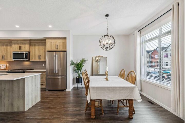 Property Photo:  43 Willow Crescent  AB T1S 5S1 