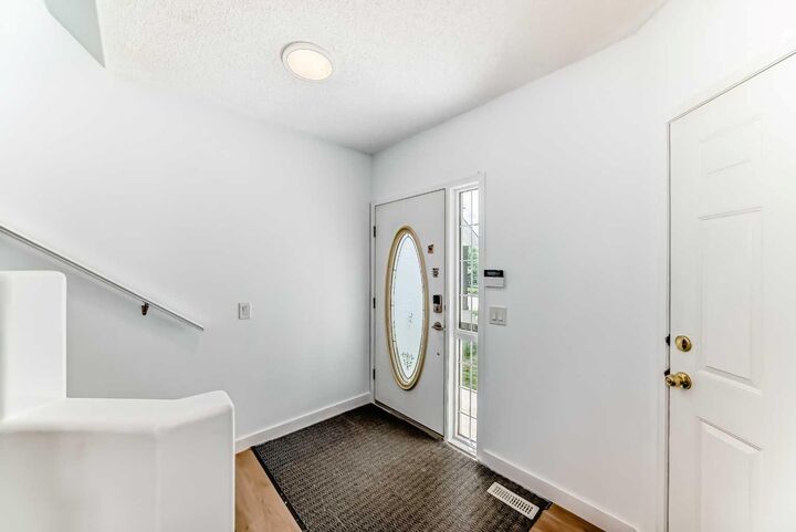 Property Photo:  262 Covewood Park NE  AB T3K 4V7 