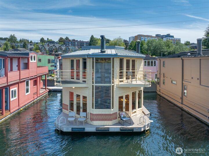 Property Photo:  10 E Roanoke Street 8  WA 98102 