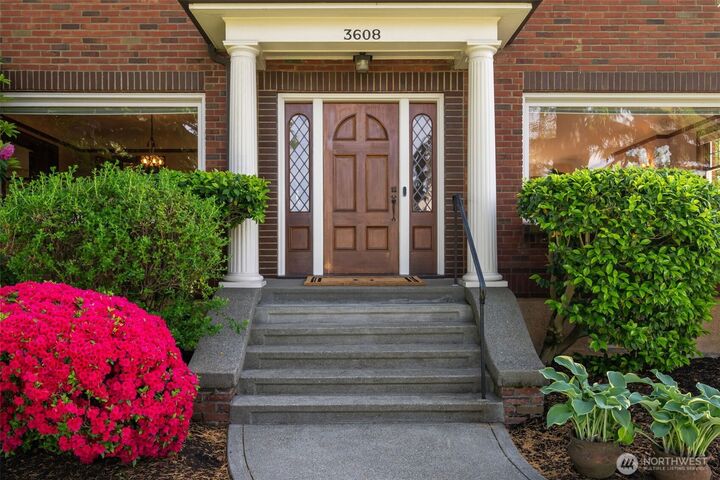 Property Photo:  3608  43rd Avenue NE  WA 98105 