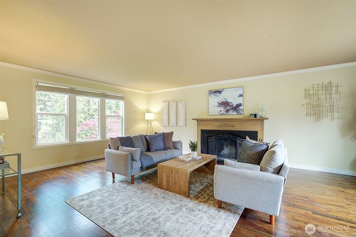 Property Photo:  225  131st Avenue NE  WA 98005 