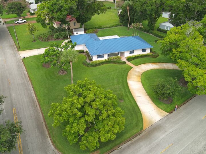 Property Photo:  2301 Avalon Avenue  FL 32960 