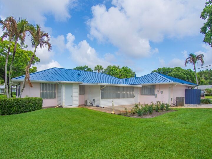 Property Photo:  2301 Avalon Avenue  FL 32960 