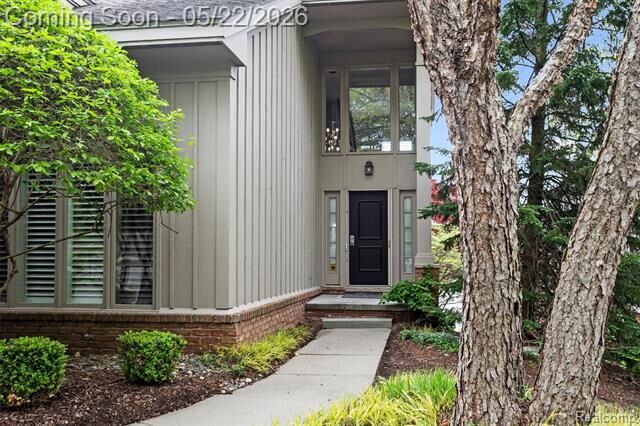 Property Photo: 4822 Hidden Lane MI 48323