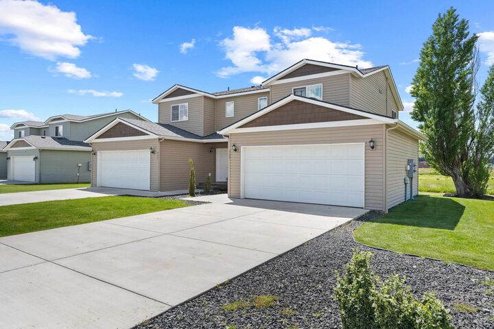 Property Photo:  931-933 N Stanley St  WA 99022 