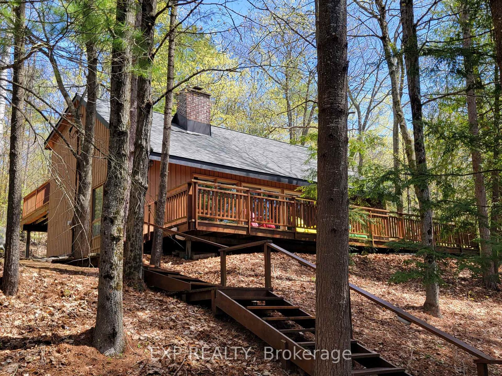Property Photo: 71 Quail Lane ON K1L 1A0