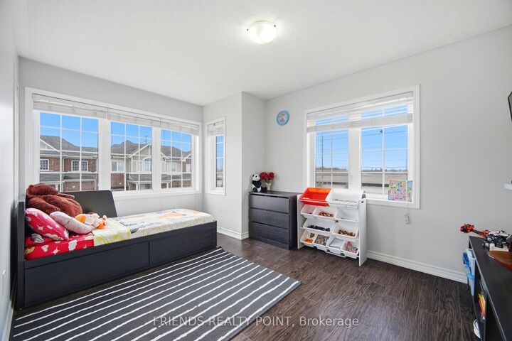 Property Photo: 19 Donlamont Circle ON L7A 4T5