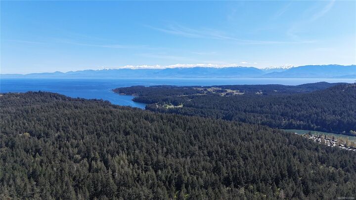 Property Photo: 830 Montreul Hts BC V9C 4G9
