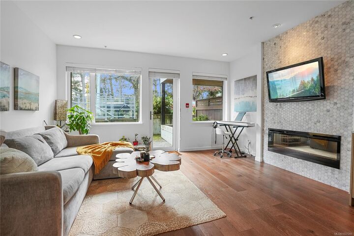 Property Photo:  1014 Park Blvd 102  BC V8V 2T4 