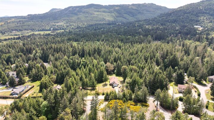 Property Photo:  3 Courtney Way  BC V0R 2W2 