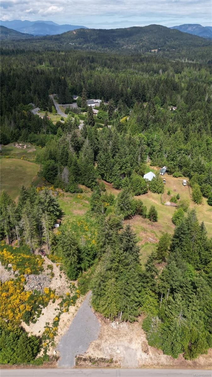 Property Photo: 3 Courtney Way BC V0R 2W2