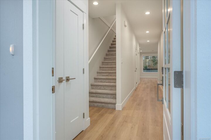 Property Photo:  4552 Suncrest Rd  BC V9T 0M6 