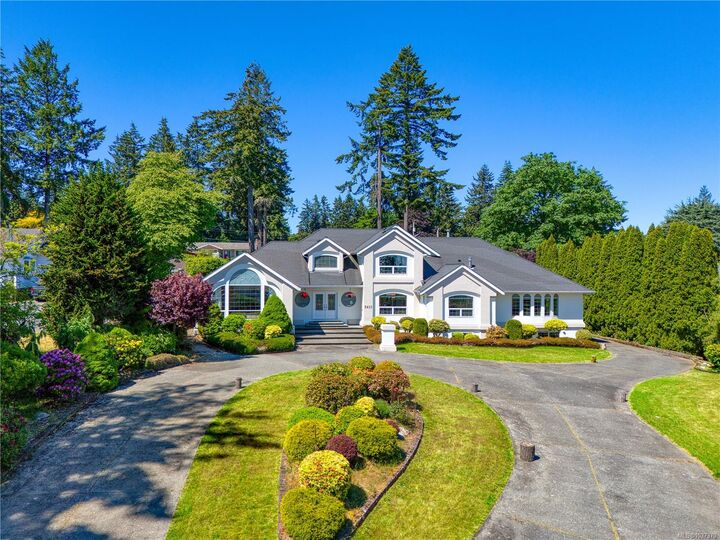 2415 Departure Bay Rd — photo 1